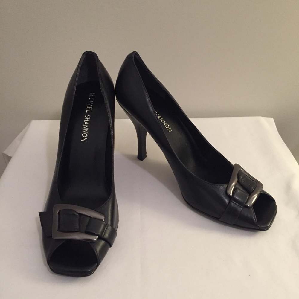 Leather peep toe pumps